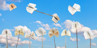 Bücher fliegen in der Luft