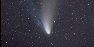 Komet im Nachthimmel