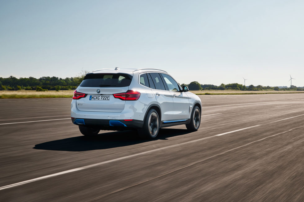 Heckansicht BMW iX3