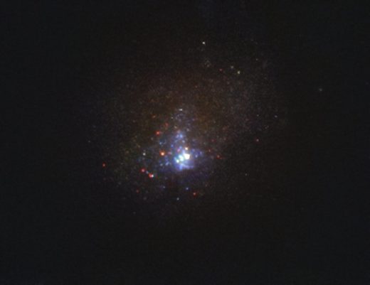 Die Kinman-zweggalaxie, aufgenommen mithilfe des Hubble-Weltraumteleskops. Foto: NASA, ESA/Hubble, J. Andrews (U. Arizona)