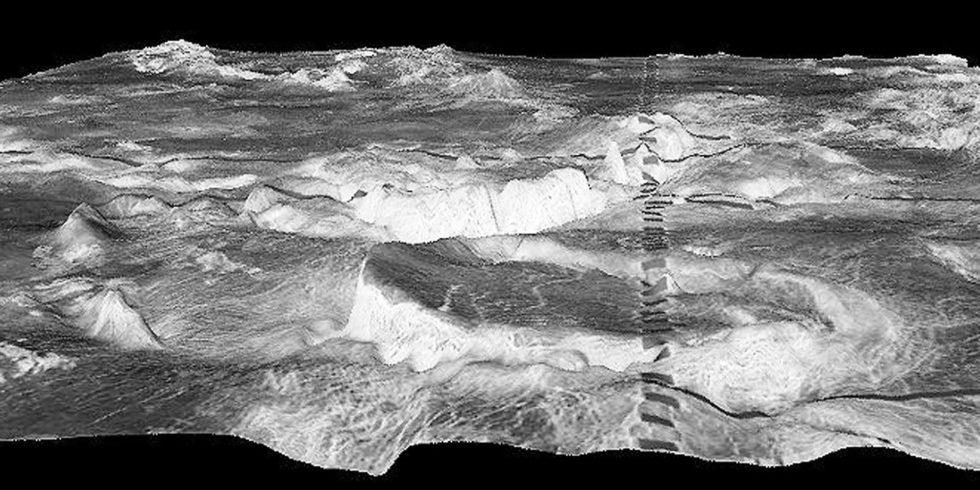 Abbildung kreisrunde Berg im Vordergrund Corona in der Galindo-​Region der Venus