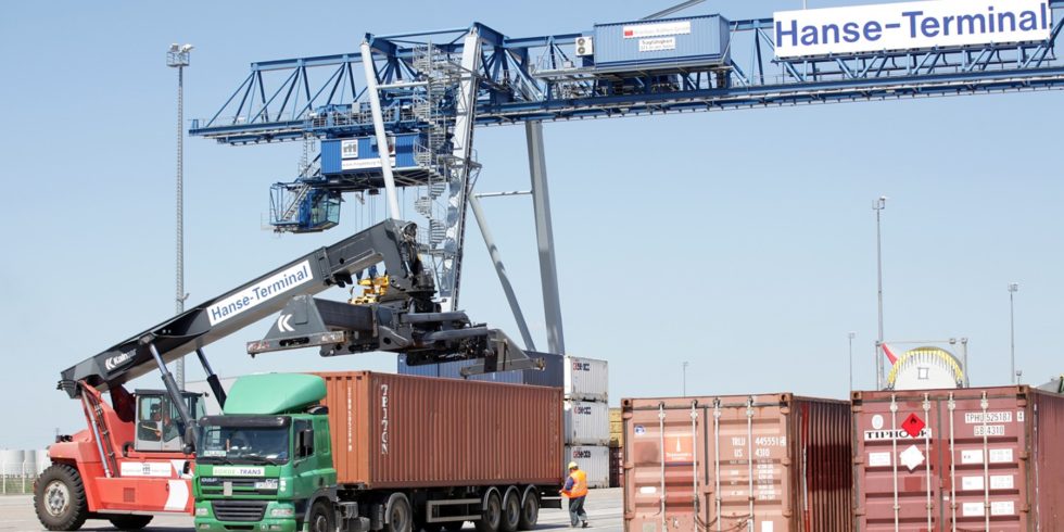 Der Hafen in Magdeburg. Geplante Lösungen zur Automatisierung bergen immer ein Risiko für Cyberangriffe. 
Foto: Fraunhofer IFF