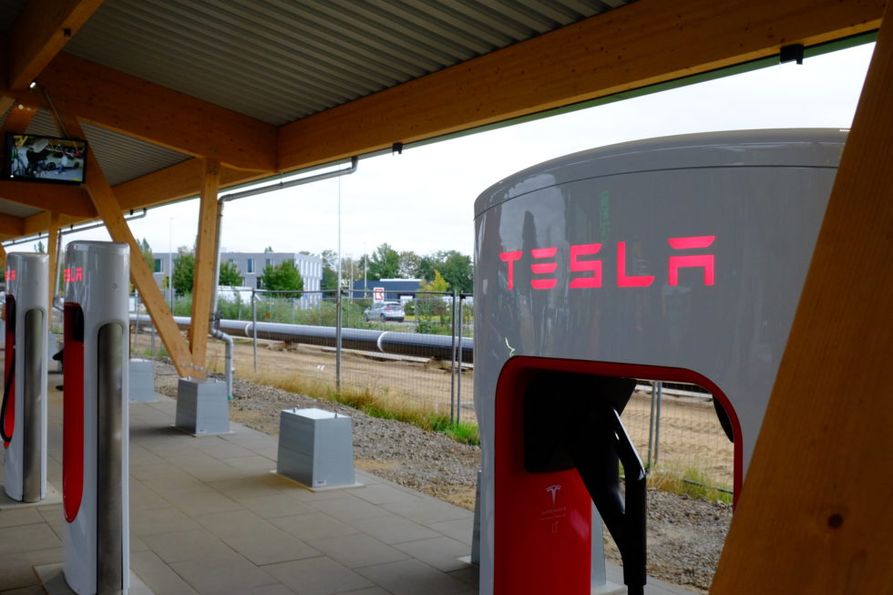 Tesla-Ladestationen in Hilden.<br srcset=