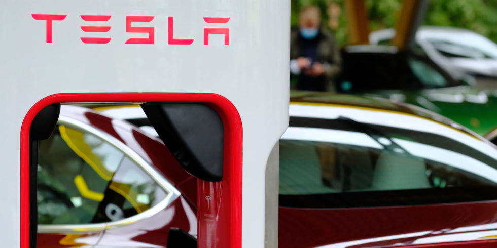 Tesla beteiligt sich an ATW in Neuwied. Foto: Peter Sieben