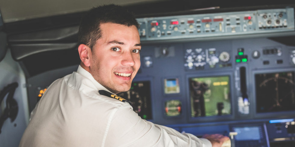 Pilot im Cockpit