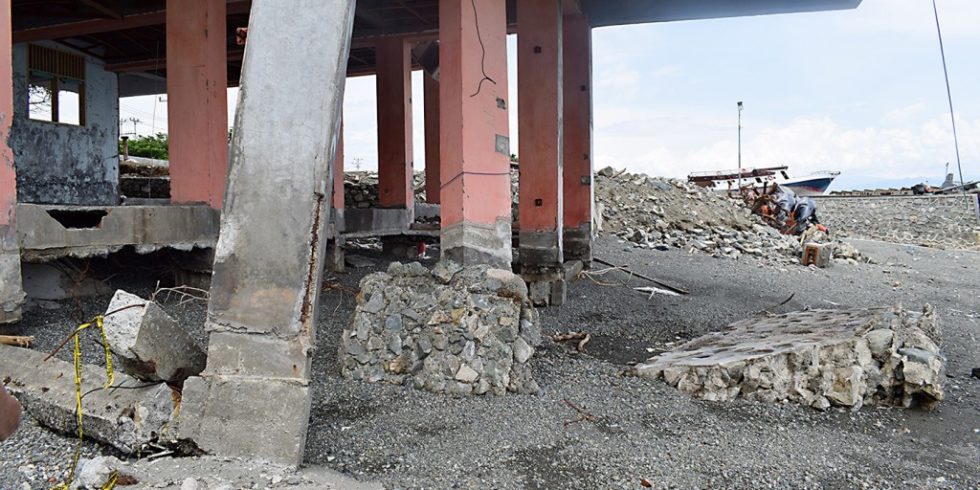 Tsunami haben zerstörende Auswirkungen auf Gebäude. Foto: Clemens Krautwald, TU Braunschweig