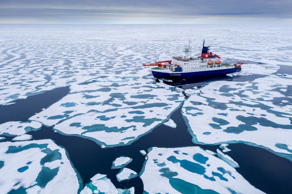 Die Polarstern kurz vor dem Nordpol. Foto: Alfred-Wegener-Institut / Steffen Graupner