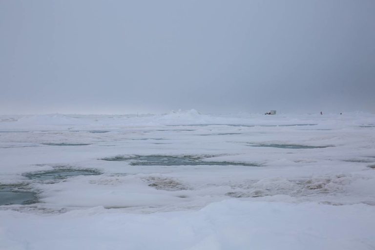 Die Eisscholle der Polarstern. Foto: Alfred-Wegener-Institut/Lisa Grosfeld