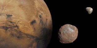 Die beiden Mars-Monde Phobos und Deimos.