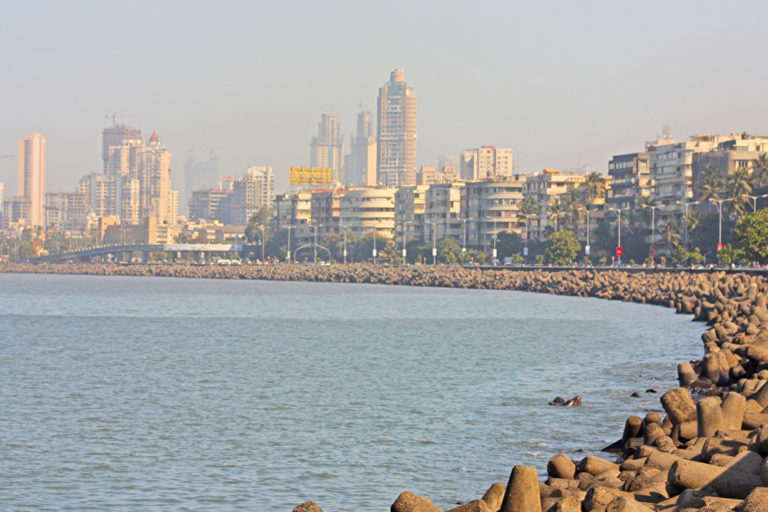 Mumbai Skyline mit Strand