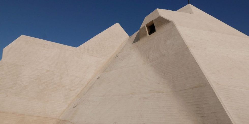 An der obersten Pyramide des Mariendoms in Neviges kam Textilbeton zum Einsatz. Er ist einer der Zukunftsbaustoffe auch bei der Betoninstandsetzung. Foto: Rita Jacobs