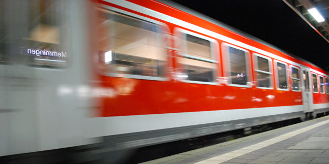 S-Bahn saust vorbei