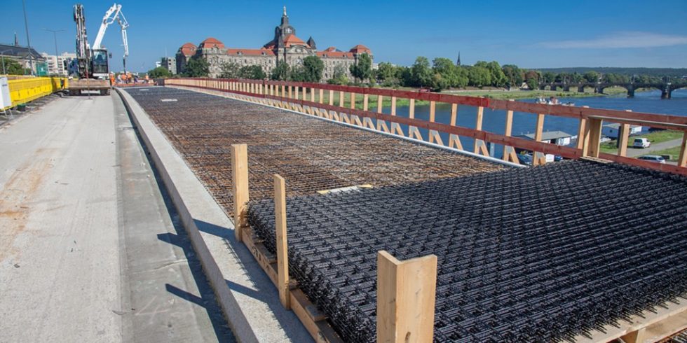 Die Carolabrücke in Dresden dient als Großversuch für den Einsatz von Carbonbeton. Abb.: Stefan Gröschel, TU Dresden