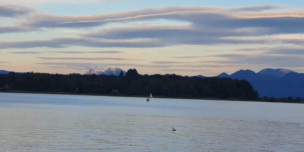 Dämmerung am Chiemsee Blick auf Insel