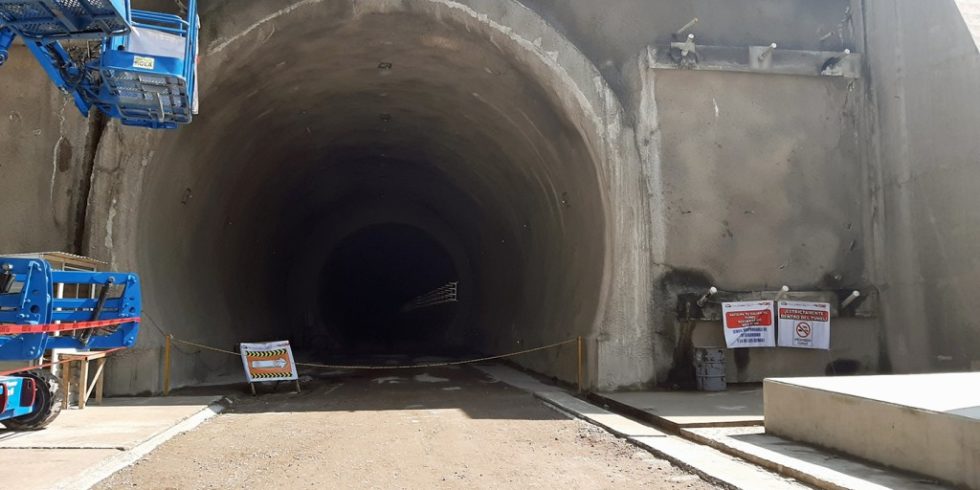 Die Berglandschaft der Sierra de las Cruces in Mexiko wird für die neue Eisenbahnstrecke auf 4,7 Kilometern untertunnelt. Foto: fischer