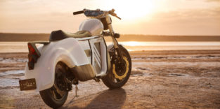 Elektromotorrad am Strand