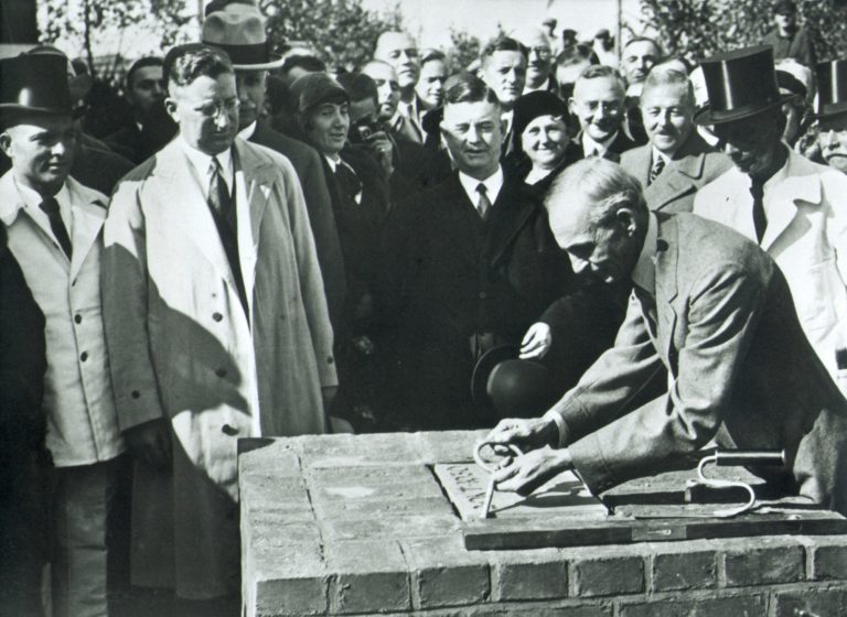 Henry Ford bei der Grundsteinlegung der Werke in Köln. Foto: Ford