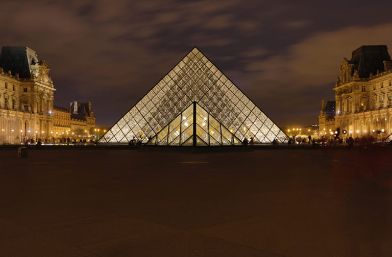 Am Louvre in Paris zu parken, ist kostspielig. Foto: Panthermedia.net/hsfelix