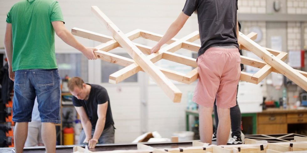 Vom Konzept über die Planung bis zum 1:1 Prototyp setzten die Studierenden der TU Kaiserlautern einen Pavillon aus Holz und Beton um. Foto: Sven Paustian