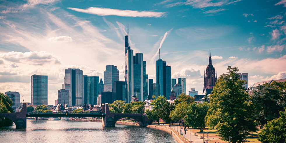 Die Skyline von Frankfurt am Main: Hier gibt es besonders viele Wolkenkratzer. Doch: Wie sicher ist ein Hochhaus? Foto: panthermedia.net/edophoto