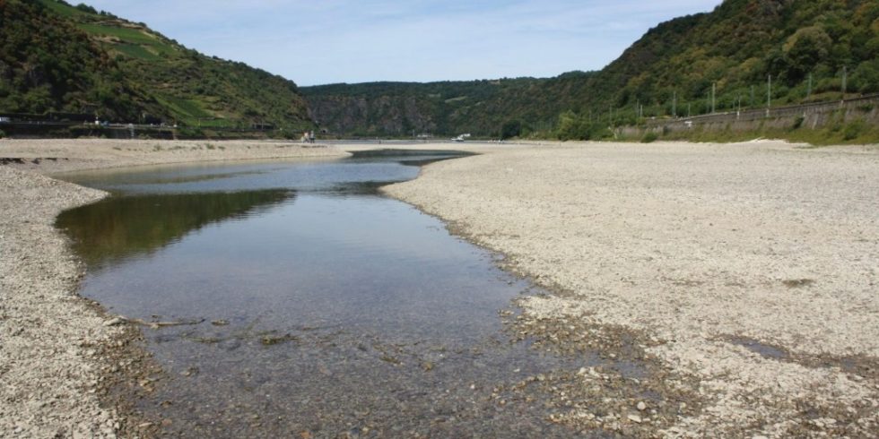 August 2018: Niedrigwasser am Rhein auf der Gebirgsstrecke zwischen Bingen und Koblenz. Foto: Sebastian Kofalk, BfG
