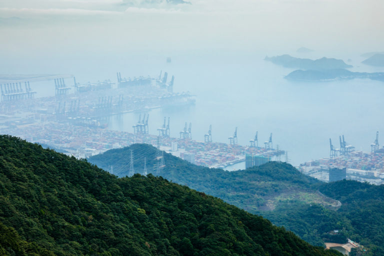 Der Hafen Shenzhen-Yantian ist einer der größten Containerhäfen der Welt. Foto: panthermedia.net/lzf