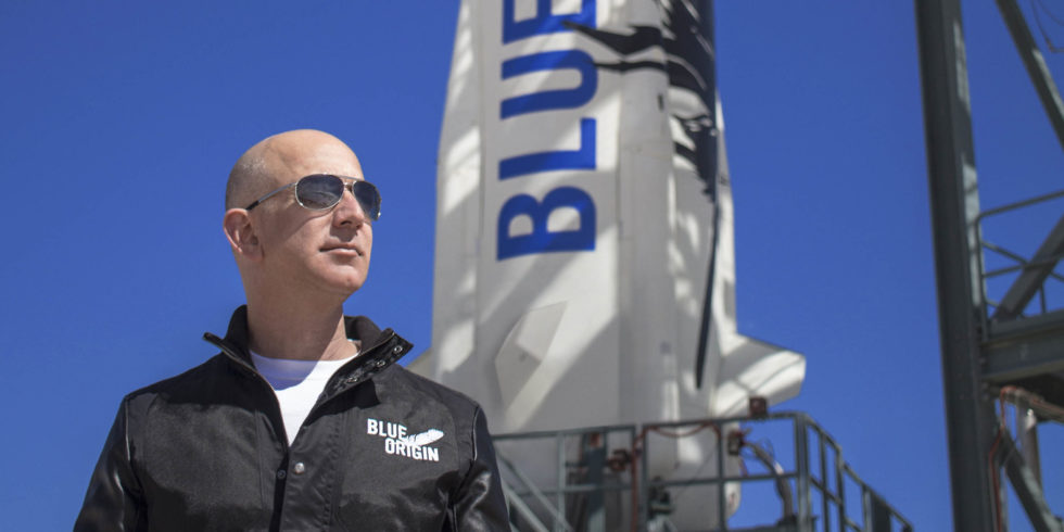 Jeff Bezos jagt gleich zwei Rekorde. Am 20. Juli fliegt er als nächster Milliardär ins All. Foto: Blue Origin