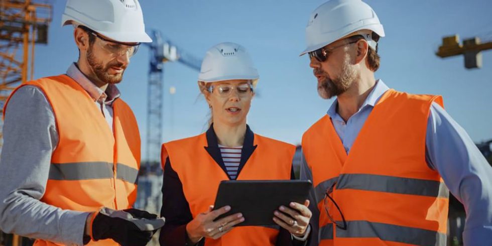 Die Digitalisierung im Bauwesen verändert die Arbeitsweisen im Ingenieurbüro und auf der Baustelle. Foto: panthermedia.net/Gorodenkoff