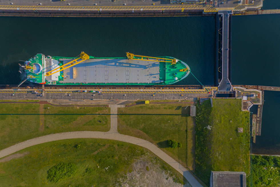 Containerschiff Brunsbüttel von oben