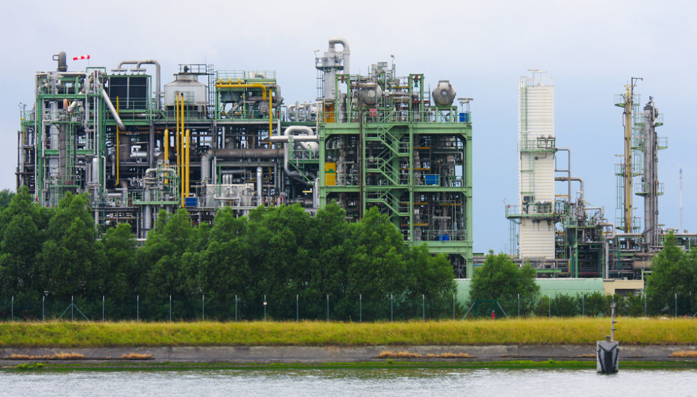 Chemiefabrik im Hafen von Antwerpen