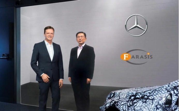 Bei der strategischen Partnerschaft mit Farasis Energy hieß es beim Mercedes-Konzern bereits „Electric first“. Markus Schäfer, Mitglied des Vorstands der Daimler AG, (links) und Dr. Yu Wang, Chairman und CEO von Farasis Energy. (rechts)<br srcset=