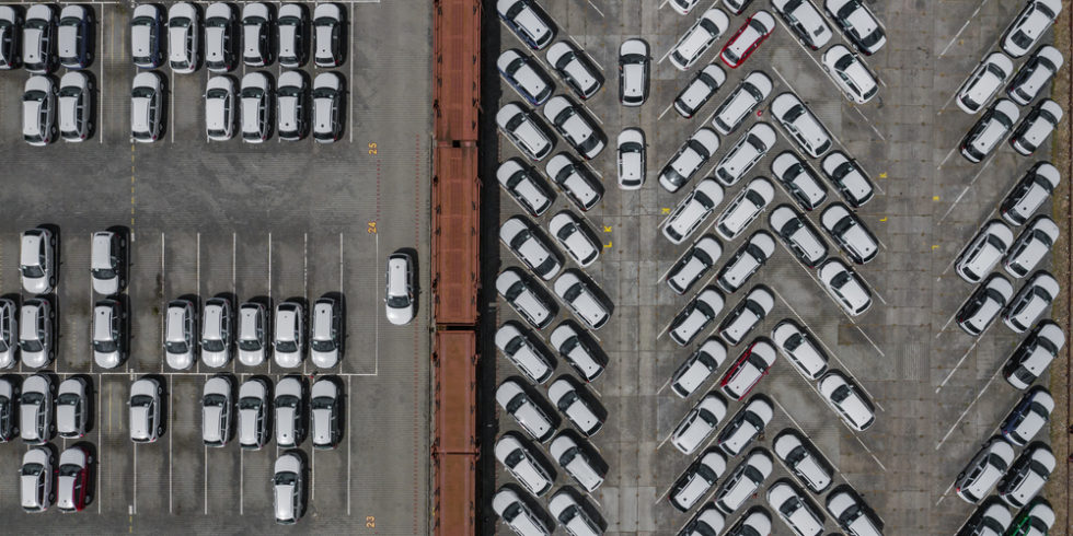 Viele Hersteller bauen ihre Autos auf Halde - bis es Nachschub bei Halbleiterchips gibt. Foto: Panthermedia.net/Curioso_Travel_Photography