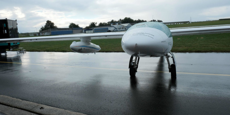 Für die Luftfahrtbranche waren die letzten anderthalb Jahre eine Krisenzeit. In Aachen erörterten Forschende mit Vertretern aus Politik und Wirtschaft, wie das Fliegen von Morgen aussehen muss. Foto: Peter Sieben