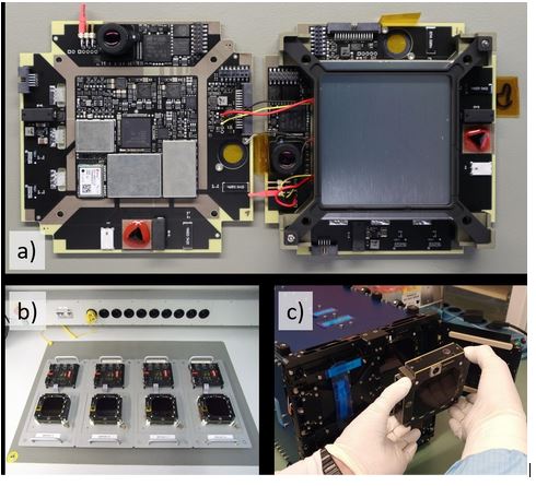 Abbildung 1: a) Innenansicht eines BEESAT, b) die BEESAT-Serie 5-8, c) Integration in den Launchadapter. Fotos: TU Berlin