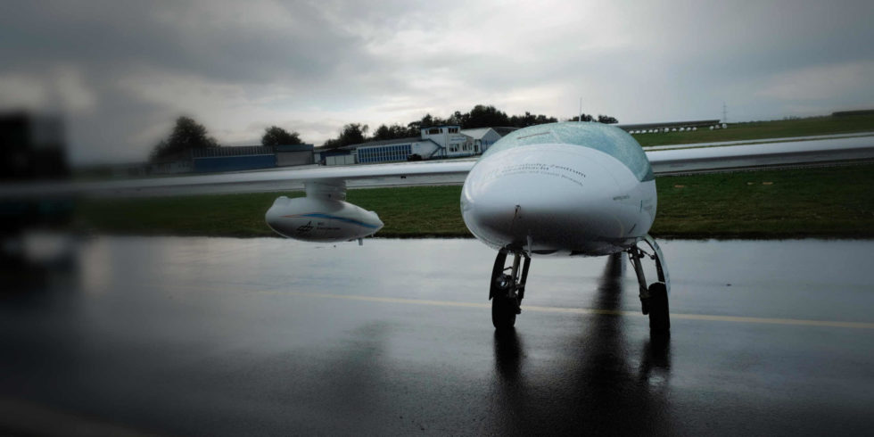 Die Luftfahrtbranche ist durch die Corona-Krise stark gebeutelt. Jetzt wartet eine neue Herausforderung: CO2-neutrales Fliegen ist ein erklärtes Ziel. Die neue Bundesregierung will Forschung in dem  fördern. Foto: Peter Sieben