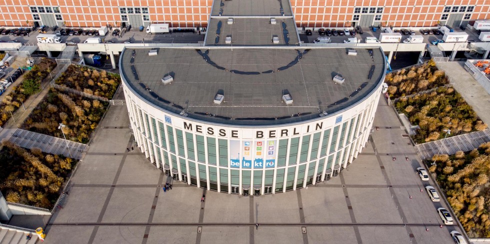 Vom 8. bis 10. November 2022 findet in Berlin parallel zur Elektro-Fachmesse belektro erstmals die SmartHK, eine Leistungsschau der Sanitär-, Heizungs- und Klimabranche statt. Foto: Messe Berlin GmbH