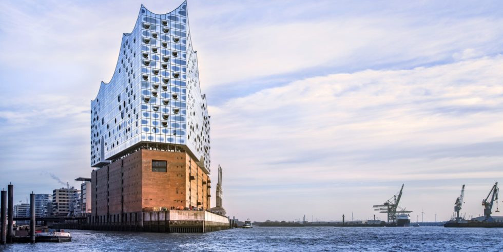 Jetzt ist die Elbphilharmonie als architektonisches und akustisches Highlight ein Wahrzeichen von Hamburg - vor ein paar Jahren noch kaum vorstellbar. Foto: Thies Rätzke/Elbphilharmonie