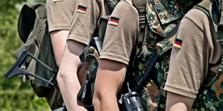 Steht die Bundeswehr „blank“ da? Für Einsätze in kalten Regionen fehle es sogar an dicken Jacken, beklagt die Wehrbeauftragte Eva Högl. Foto: Panthermedia.net/Zabelin