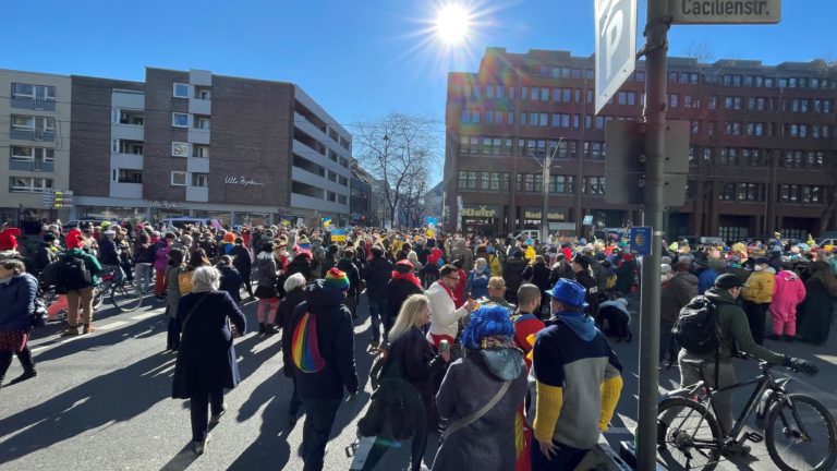 Statt Karneval: Friedenszug am Rosenmontag in Köln. Foto: Stefan Eder