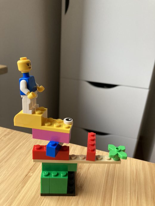 Für die einen ist es nur ein Turm aus Lego – für die anderen Abbild komplexer Zusammenhänge. Die Methode Lego Serious Play soll helfen, Abstraktes sichtbar und greifbar zu machen. Foto: ingenieur.de