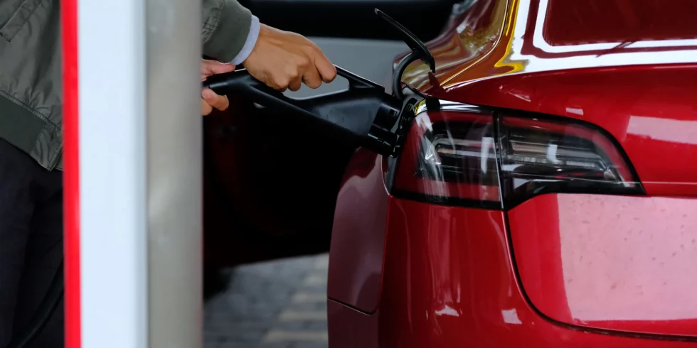 Batteriebetriebene Elektroautos haben durchaus auch Schwachstellen, wenn es um Nachhaltigkeit geht. Der Batterie-Pass soll das ändern. Foto: Peter Sieben