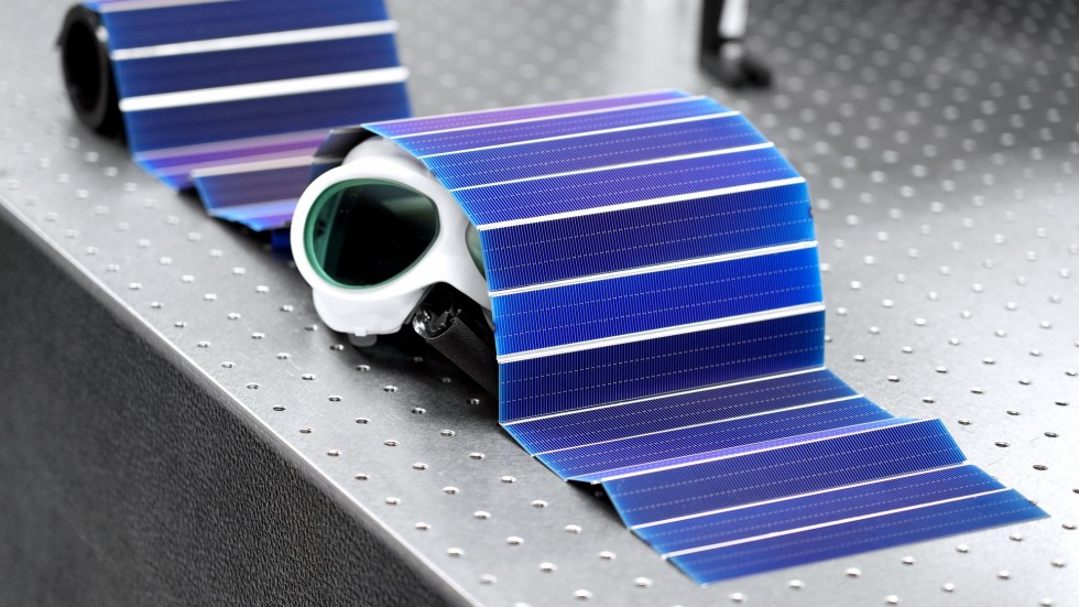 Das FoilMet-Verfahren ermöglicht eine flexiblere und ressourcensparende Verschaltung von Solarzellen (im Bild: String aus Schindelzellen). Foto: Fraunhofer ISE