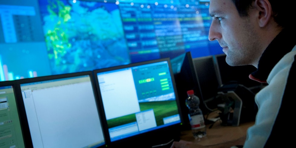 Hochmodernes Rechenzentrum: Das Risiko für Fertigungsunternehmen, Opfer einer Cyberattakte zu werden, steigt ständig und erhöht die Wichtigkeit von Vorsorgemaßnahmen. Foto: Deutsche Telekom AG



