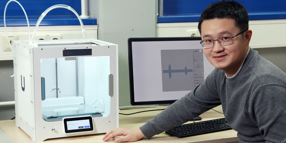 Das Team um Miaozi Huang setzt beim 3D-Druck auf eine intelligente Software, um die Eigenschaften von Bauteilen aus Kunststoff zu optimieren. Foto: TUK/Koziel