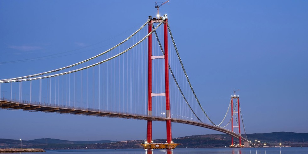 Die längste Hängebrücke der Welt, die 1915Çanakkale über die Dardanellen, hat eine Hauptspannweite von 2.023 Meter. Foto: Maurer