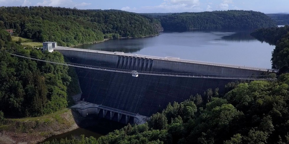 Die Rappbodetalsperre bildet das Herzstück eines Talsperrensystems im Ostharz, bestehend aus den Vorsperren der Rappbode und der Hassel, der Überleitungssperre und dem Hochwasserschutzbecken Kalte Bode bei Königshütte sowie der Talsperre und dem Pumpspeicherwerk Wendefurth. Foto: Talsperrenbetrieb Sachsen-Anhalt