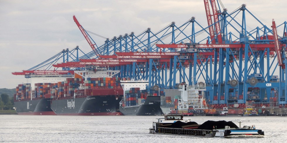 Containerterminal im Hamburger Hafen: Aktuell stauen sich Schiffe auf der Nordsee, die auf eine Entladung warten. Archivfoto: HHM/Thomas Wagener 