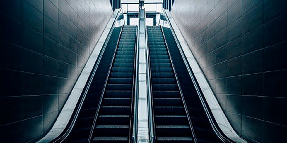 Zukünftig gilt für sichere Rolltreppen die Maschinenverordnung. Foto: ©Teemu Laukkarinen via Unsplash