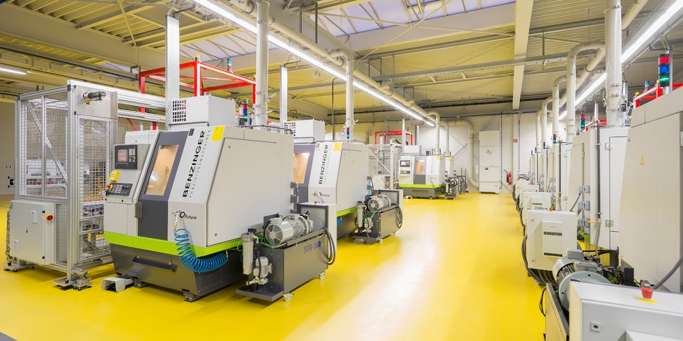Die EZU-Metallwaren GmbH & Co. KG hat vor knapp zwei Jahren eine von 22 Drehmaschinen auf einen 24-Stunden-Betrieb mit Künstlicher Intelligenz umgerüstet und sammelt damit umfangreiche Erfahrungen. Foto: EZU-Metallwaren