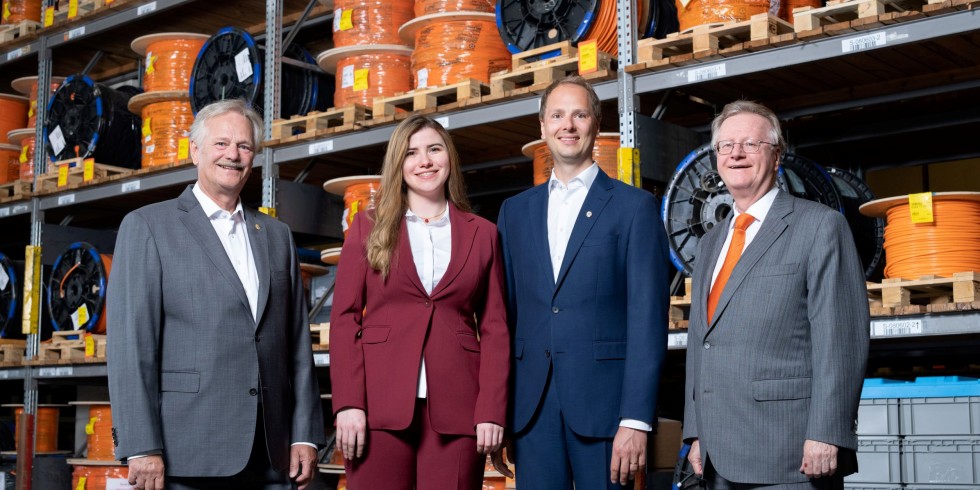 Unternehmerfamilie in zweiter und dritter Generation (v.li.: Siegbert. E, Katharina, Matthias und Andreas Lapp). Foto: Lapp